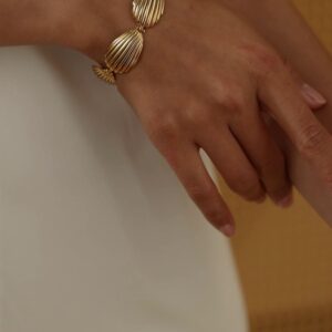 Shell Click Bracelet